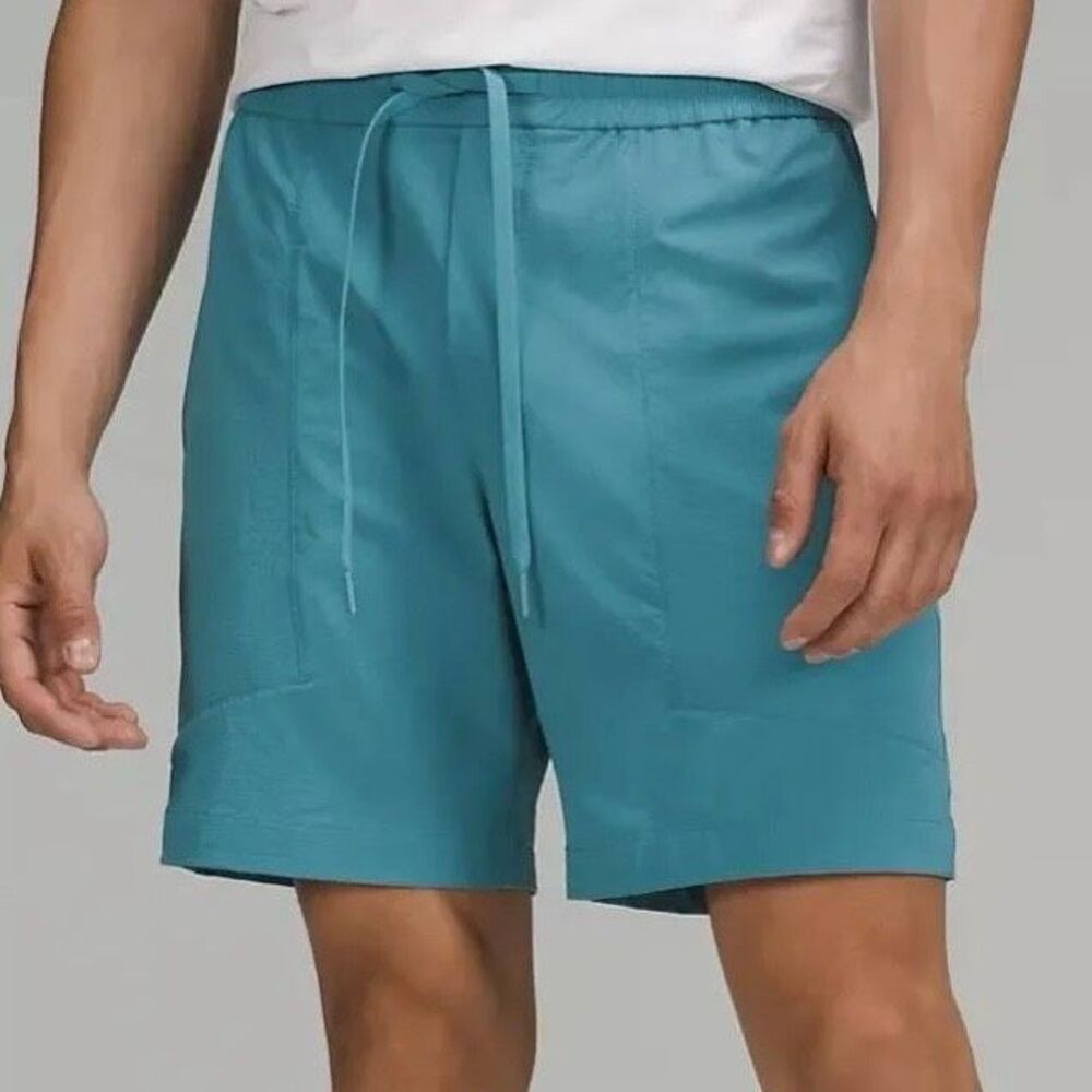 NWT Lululemon Men’s (S) Bowline Short Stretch 8” Inseam Crest Blue - Small